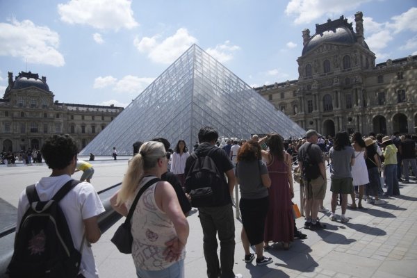 9d.com  Turismo em massa: Louvre fecha após funcionários entrarem em greve contra superlotação