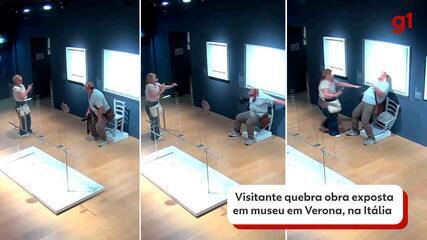 9d.com VÍDEO: visitante tenta tirar foto e quebra cadeira exposta em museu na Itália