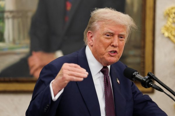 9d.com Trump diz que EUA vão impor tarifa de cerca de 100% sobre chips importados
