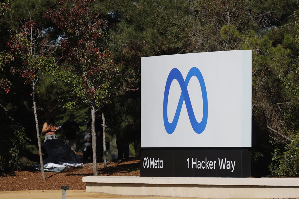 Novo logo do Facebook， agora chamado de Meta9d com， é mostrado na Califórnia， nesta quinta-feira， 28 de outubro — Foto: Justin Sullivan / Getty Images North America / Getty Images via AFP 