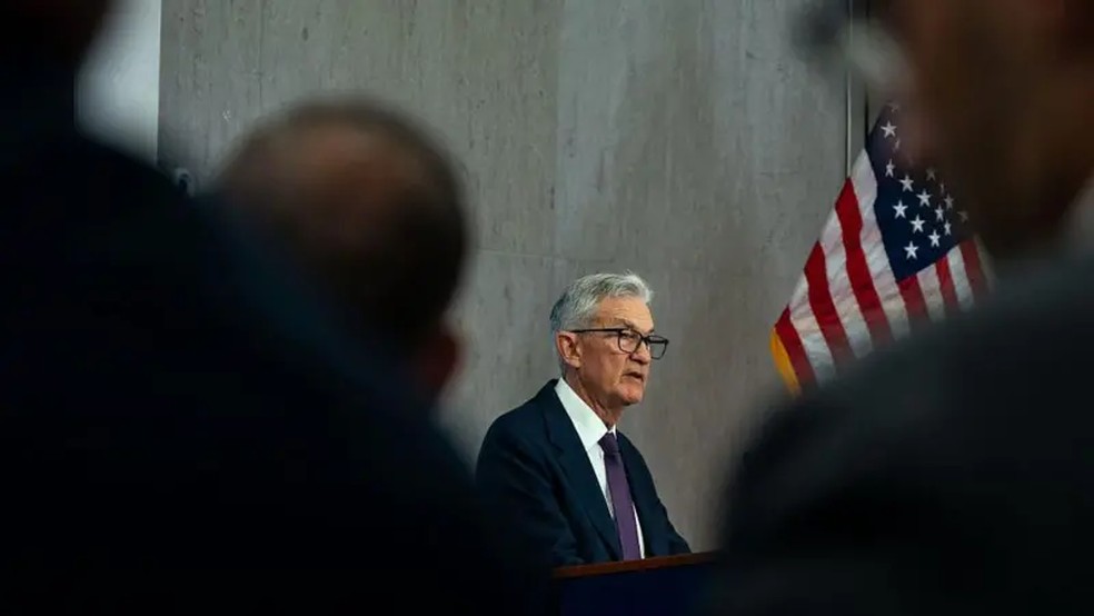 Jerome Powell， presidente do Federal Reserve dos EUA， está sob pressão para reduzir as taxas de juros — Foto: Bloomberg via Getty Images/BBC