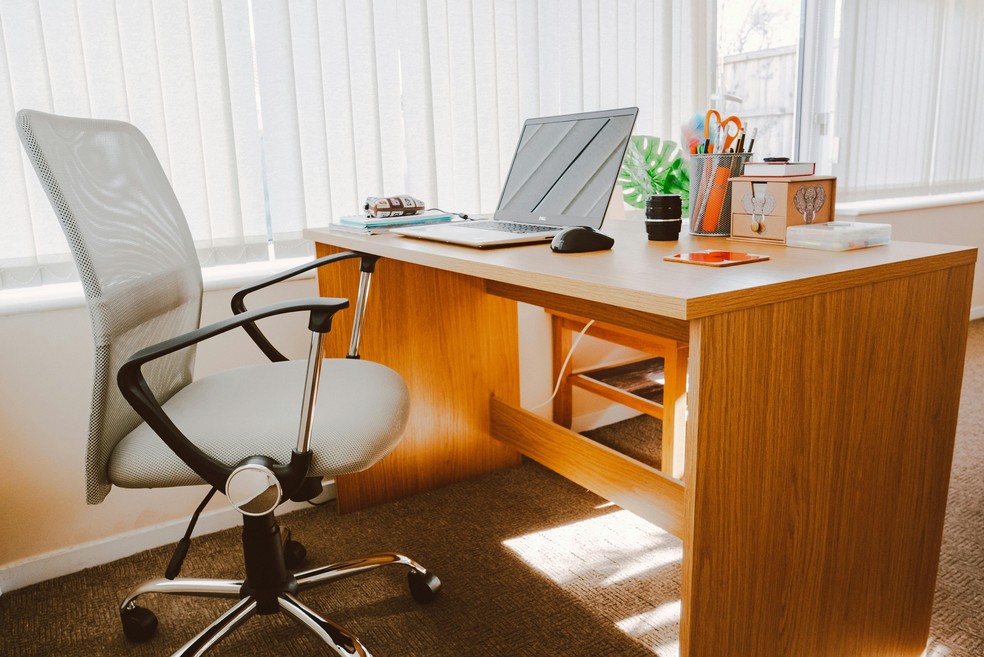 Escritório doméstico: como escolher a cadeira certa — Foto: Lisa Fotios/Pexels