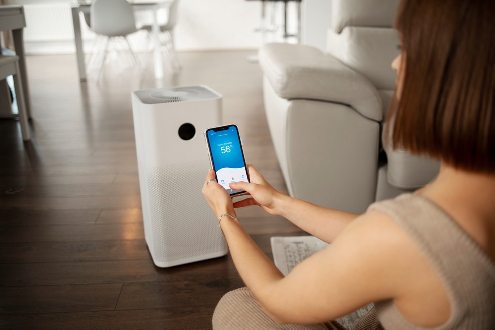 Purificador de ar com controle por celular — Foto: Freepik